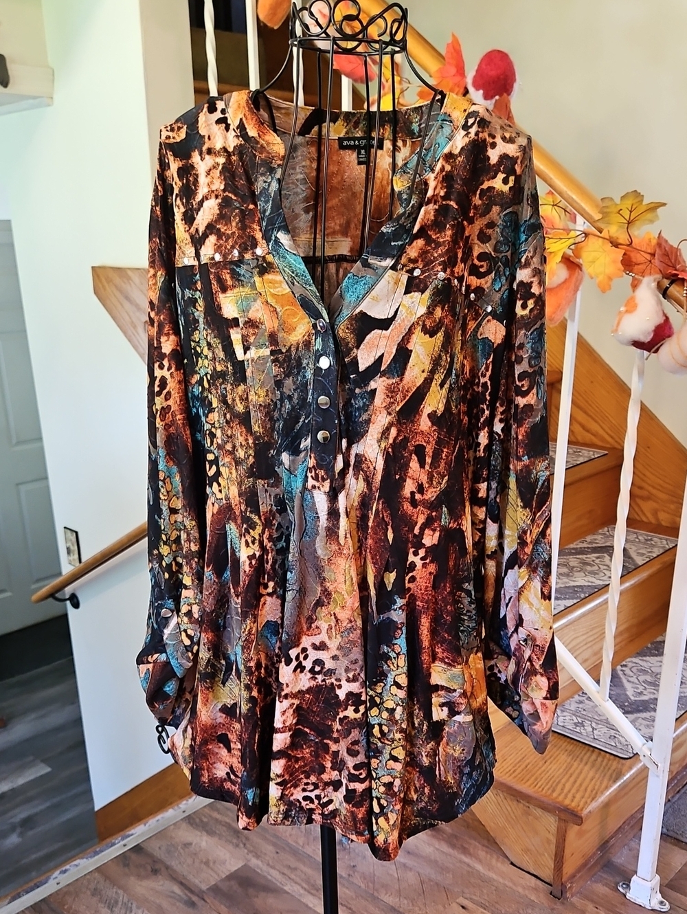 👚Ava & Grace  Multicolor Abstract Button-Front Tunic